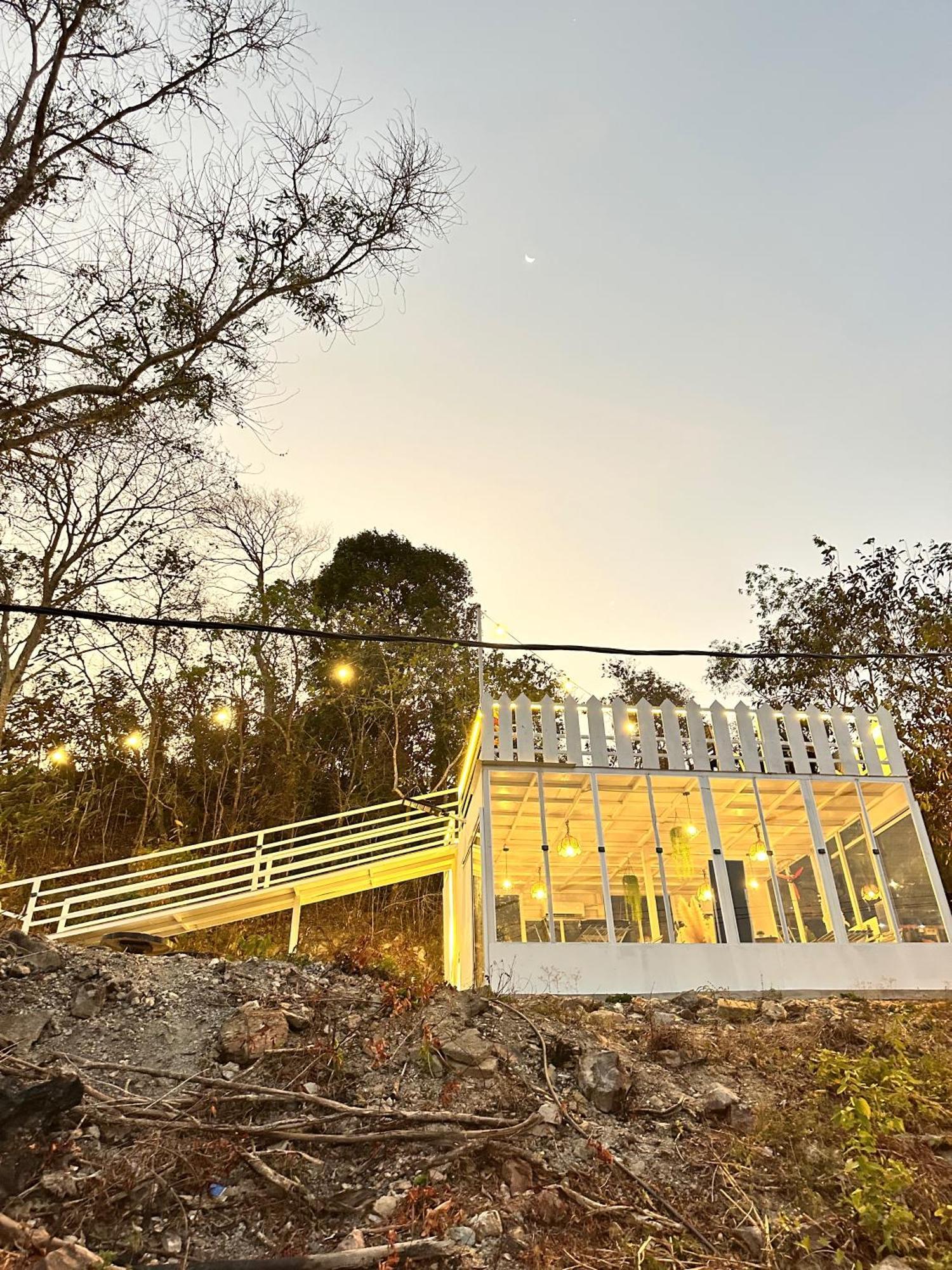 Hotel Gunung Medan Glamping & Cafe Kangar Zewnętrze zdjęcie